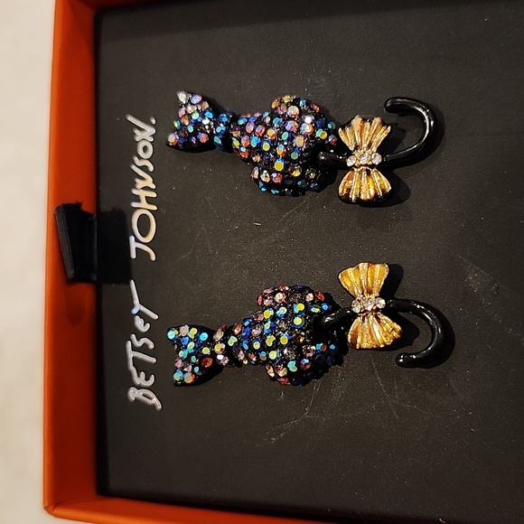 Betsey Johnson Earrings - Picture 2 of 3